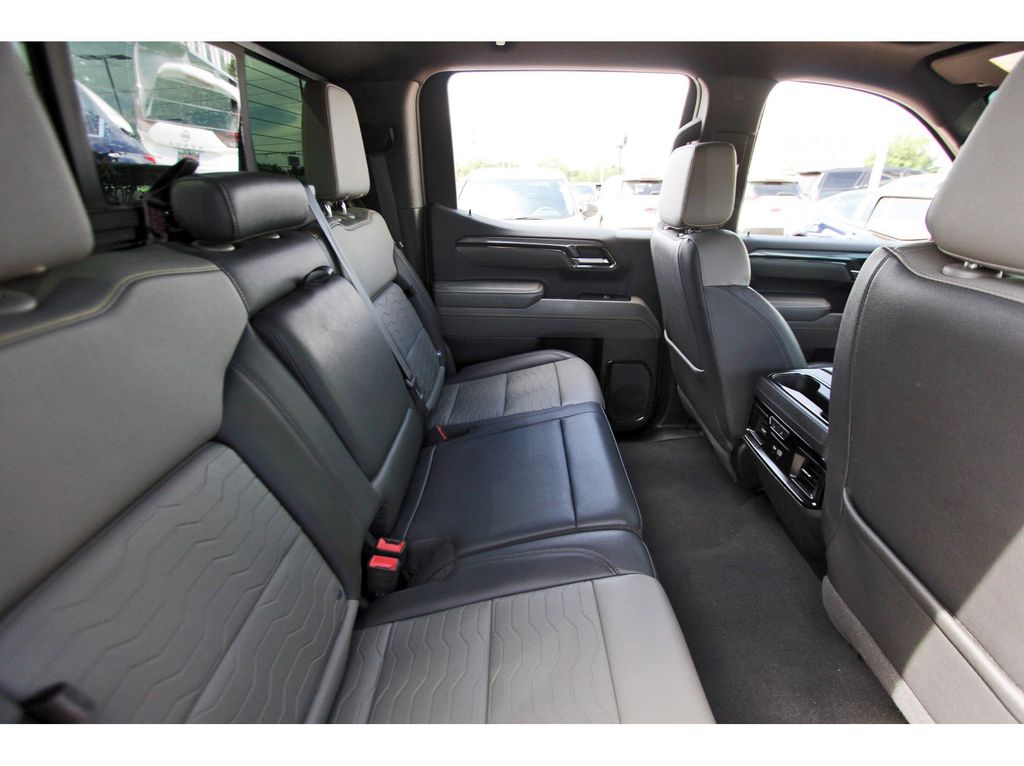 2024 Chevrolet Silverado 1500 ZR2 - 9
