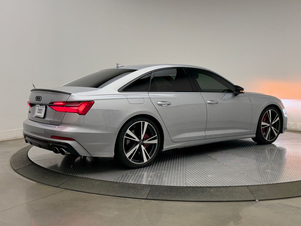 Thumbnail: 2022 Audi S6 - 10