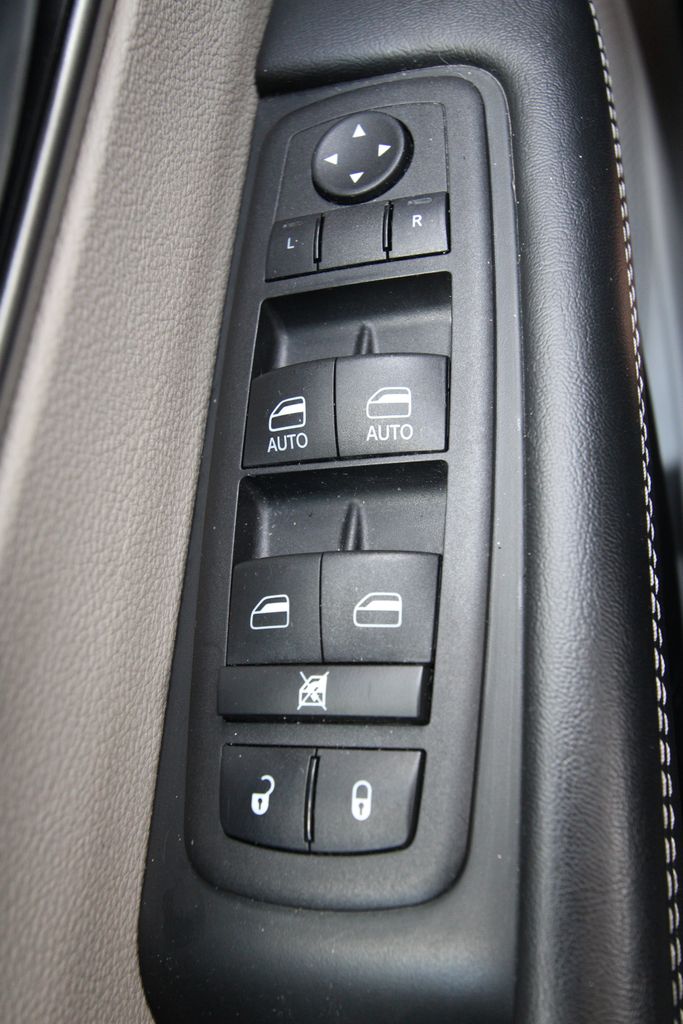 Used 2023 Chrysler Pacifica Van