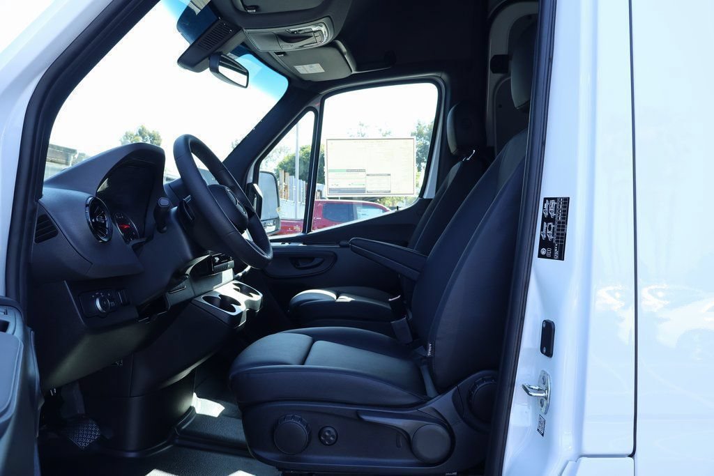 Thumbnail: 2026 Mercedes-Benz Sprinter - 6