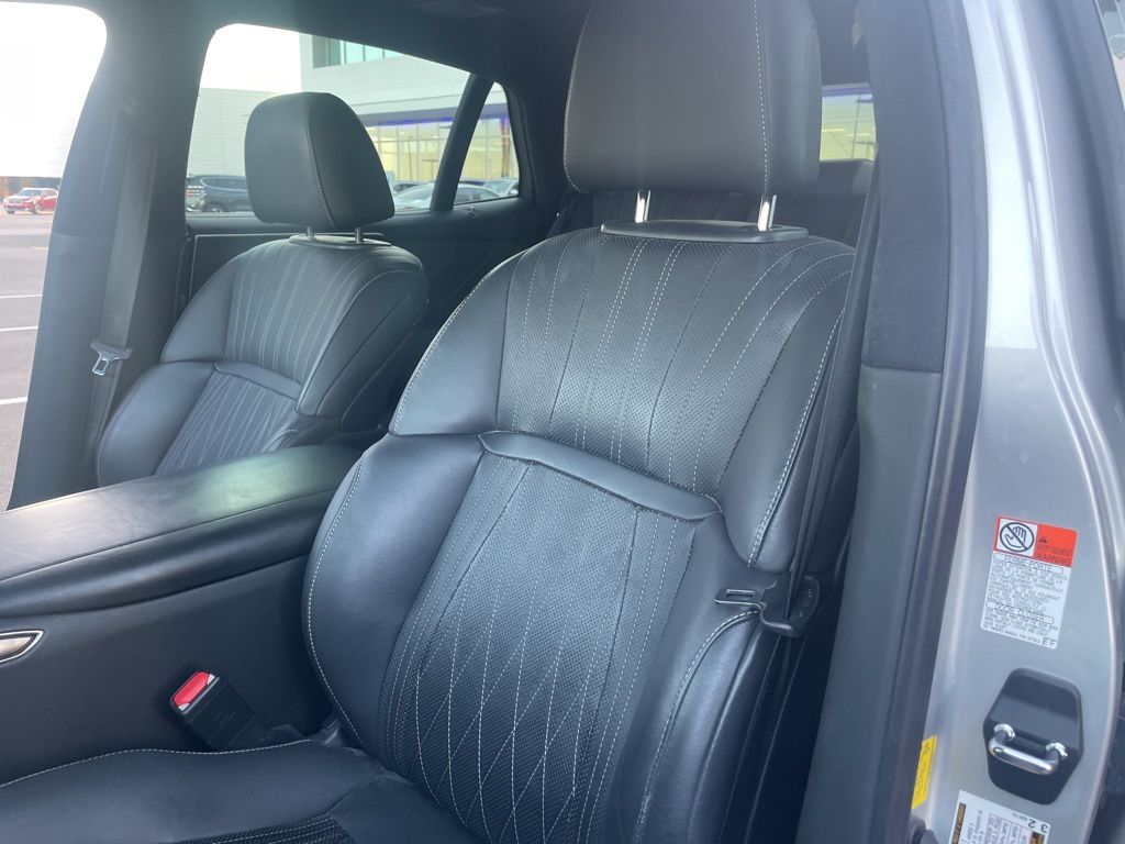 Thumbnail: 2019 Lexus LS - 9