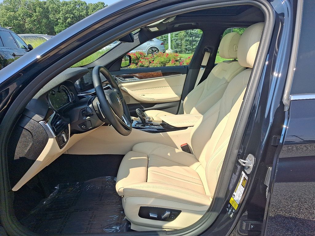 Thumbnail: 2018 BMW 5 Series - 14