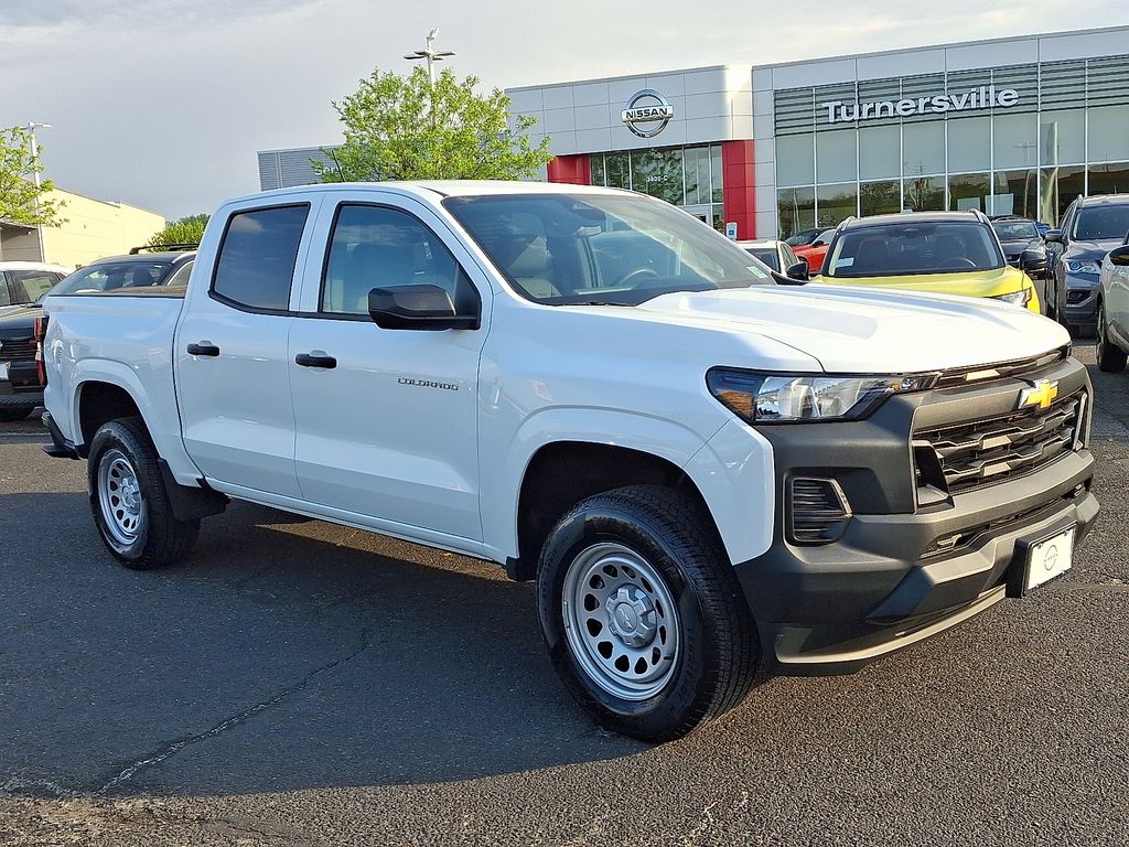 Thumbnail: 2024 Chevrolet Colorado - 3