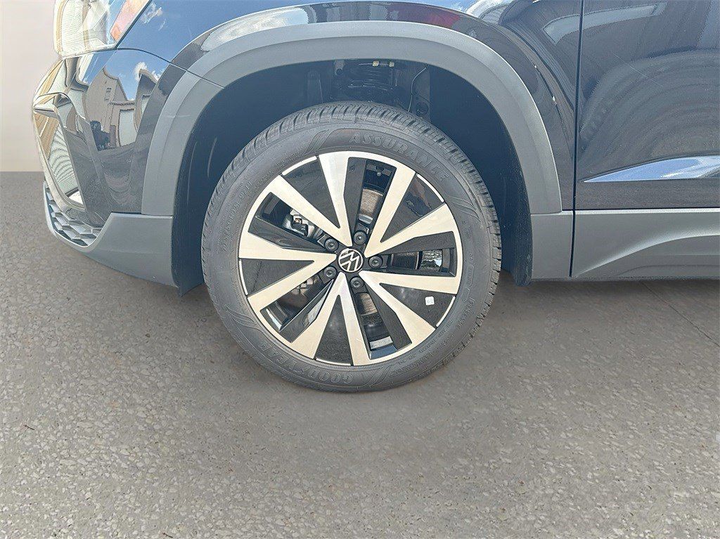 New 2024 Black Pearl Volkswagen 1.5T SE image 34