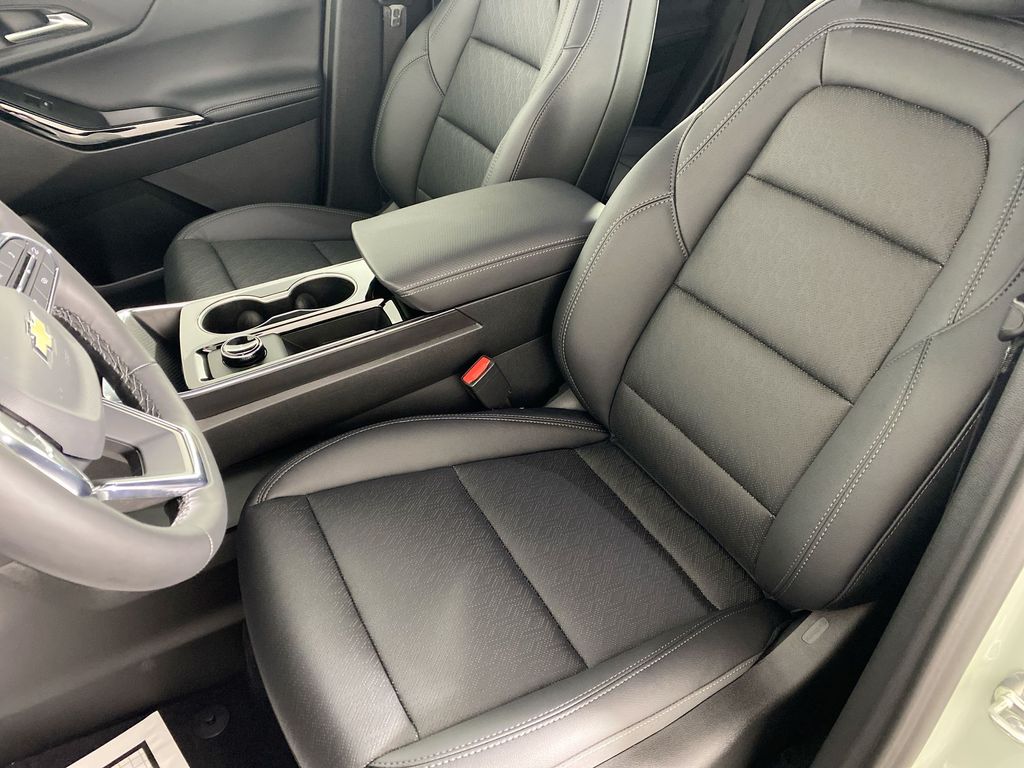 2026 Chevrolet Equinox LT photo