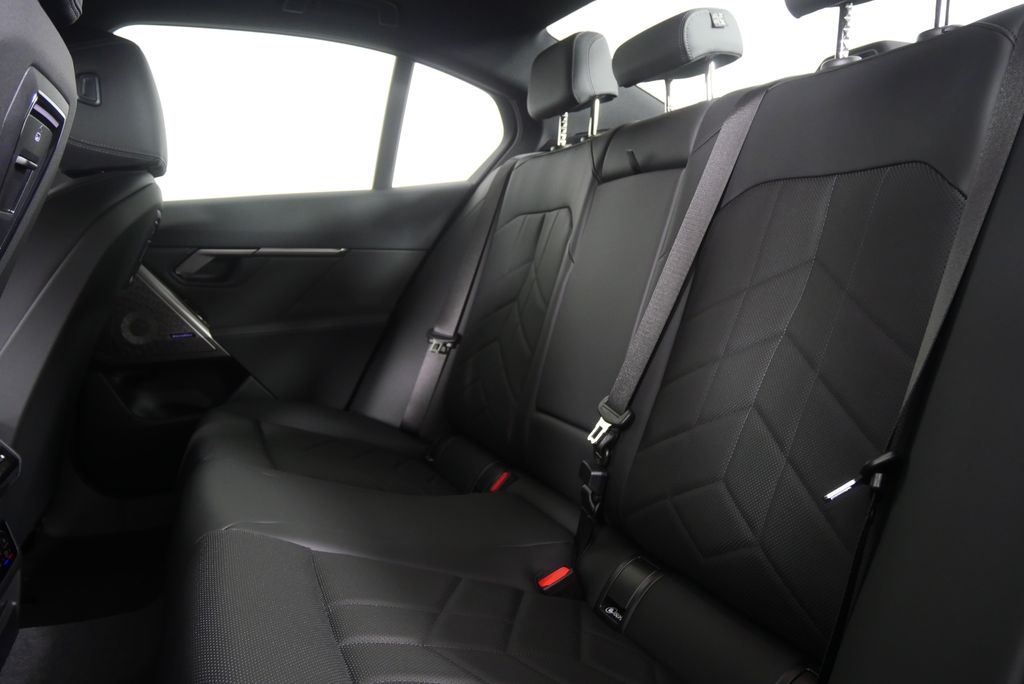 Thumbnail: 2027 BMW 5 Series - 15