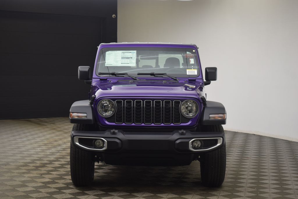 new 2026 Jeep Gladiator car, priced at $42,034