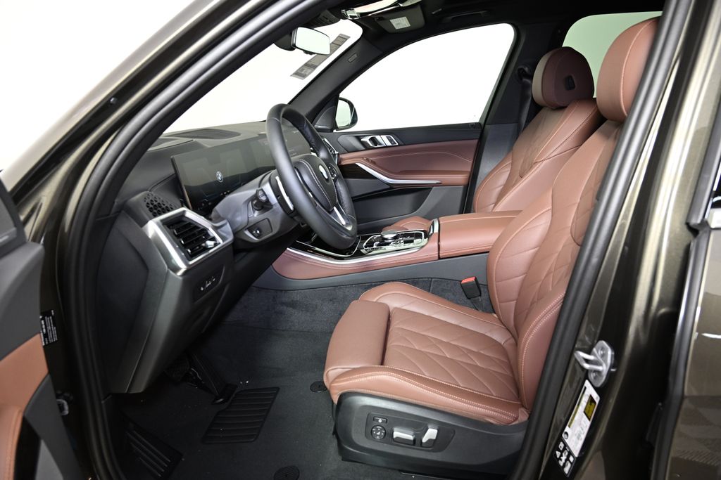 Thumbnail: 2025 BMW X5 - 14