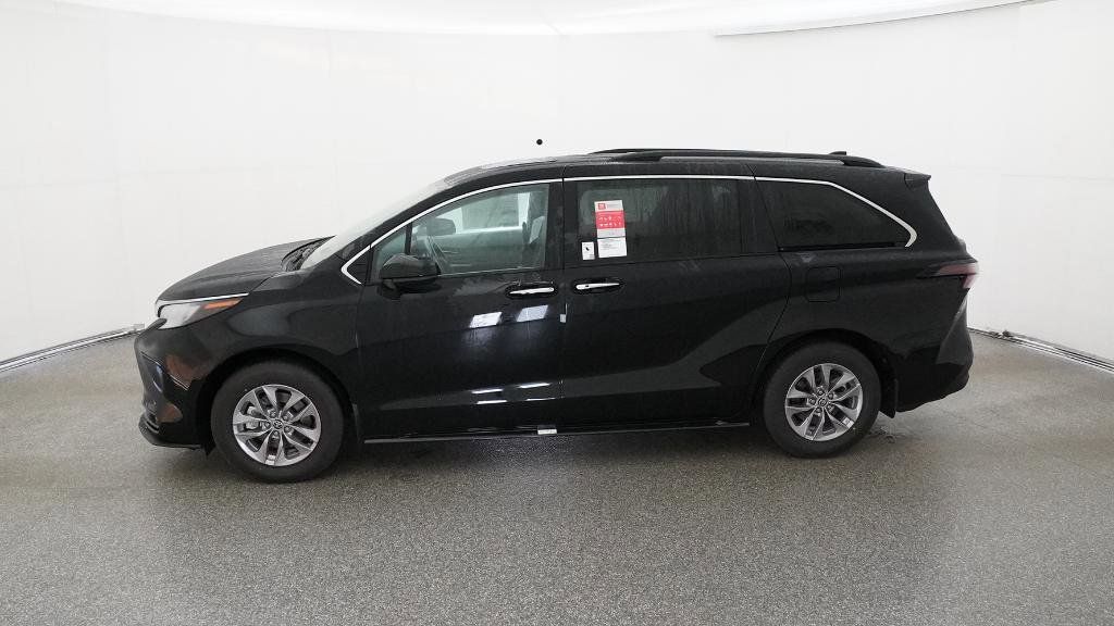 Thumbnail: 2026 Toyota Sienna - 32