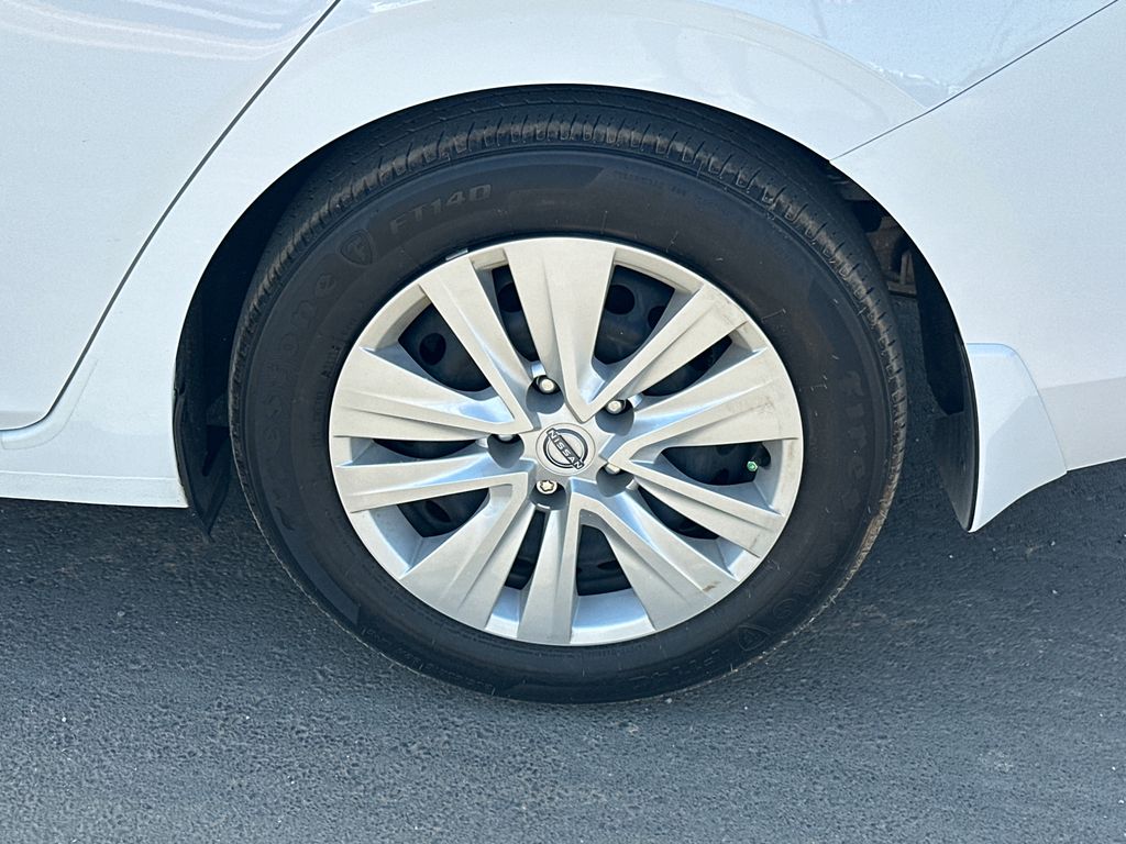 Used 2025 White Nissan S image 19