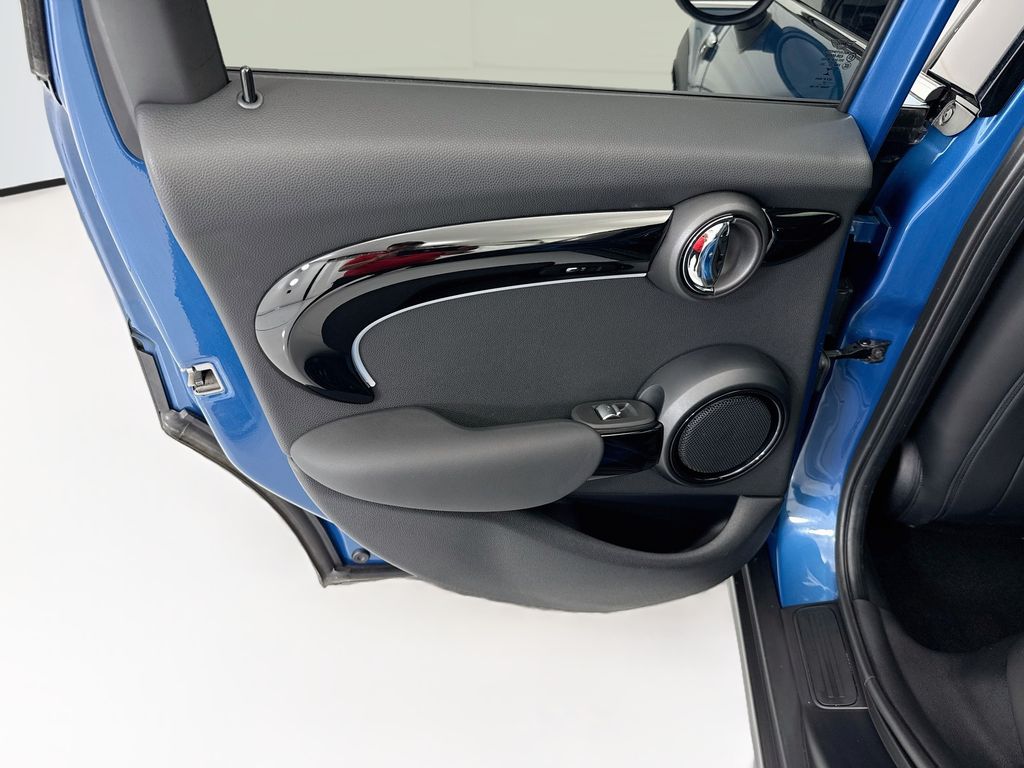 Thumbnail: 2023 MINI Cooper - 29