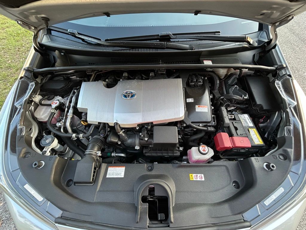 2022 Toyota Prius Limited 10