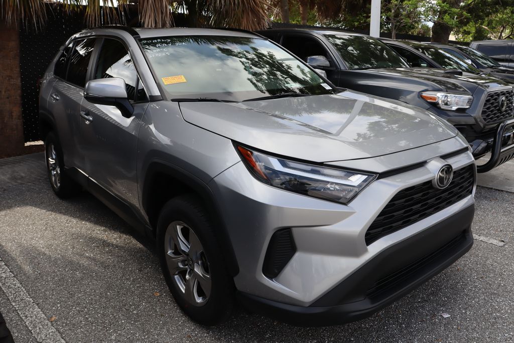 2022 Toyota RAV4 XLE 6