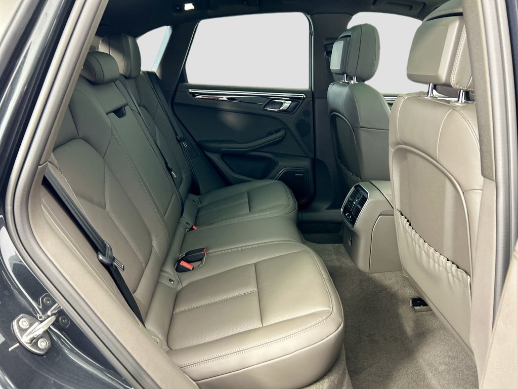 Thumbnail: 2026 Porsche Macan - 23