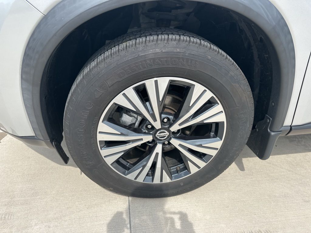 2021 Brilliant Silver Metallic Nissan Rogue SV AWD SUV