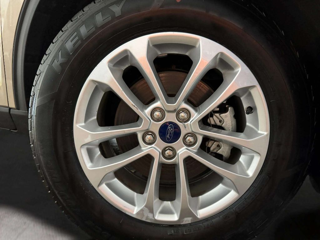 Used 2021 Desert Gold Metallic Ford SE image 27