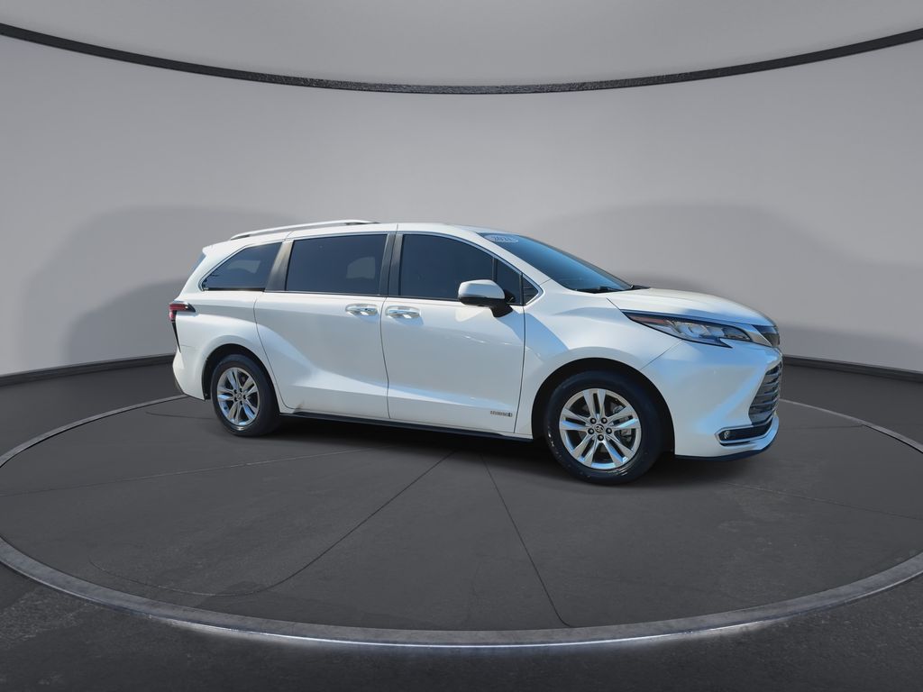 Thumbnail: 2021 Toyota Sienna - 2