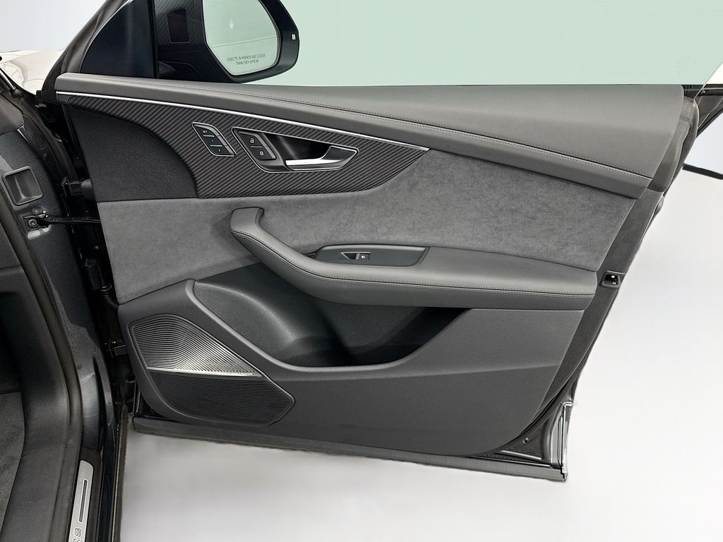 Thumbnail: 2025 Audi RS Q8 - 24