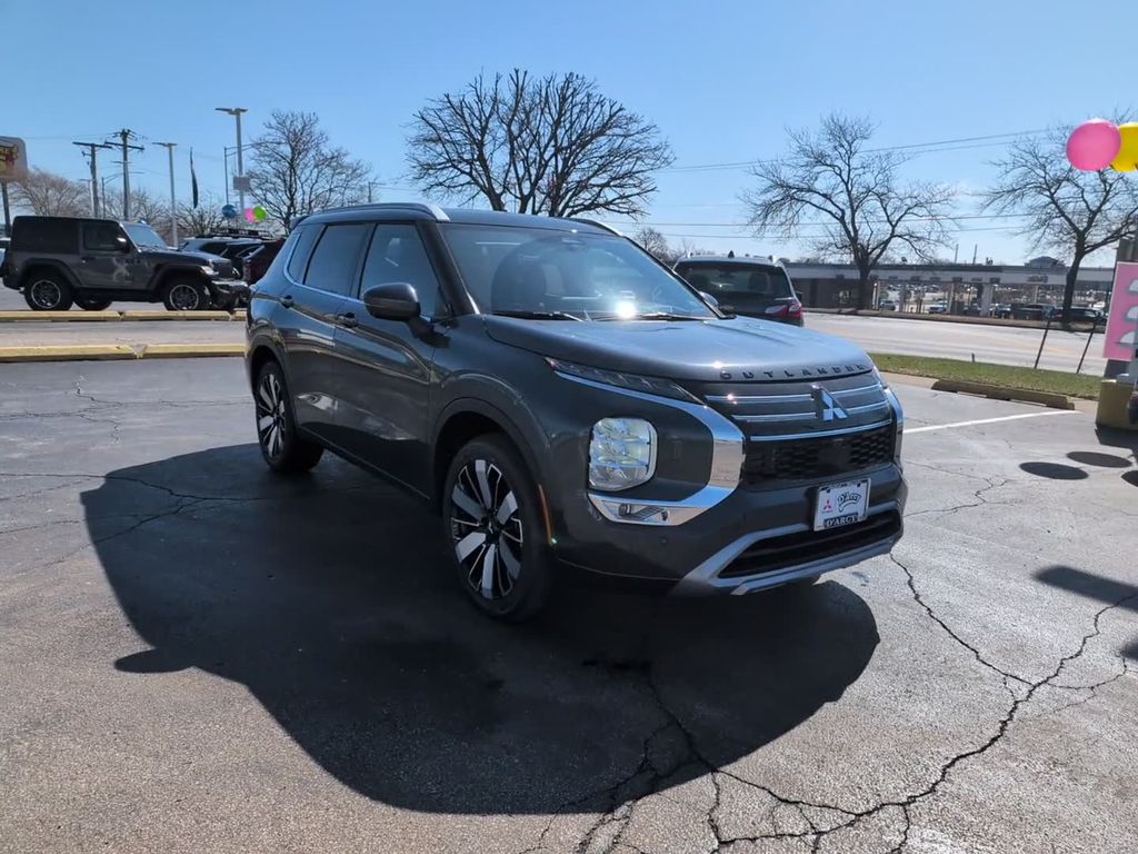 New 2026 Gray Mitsubishi SEL image 4