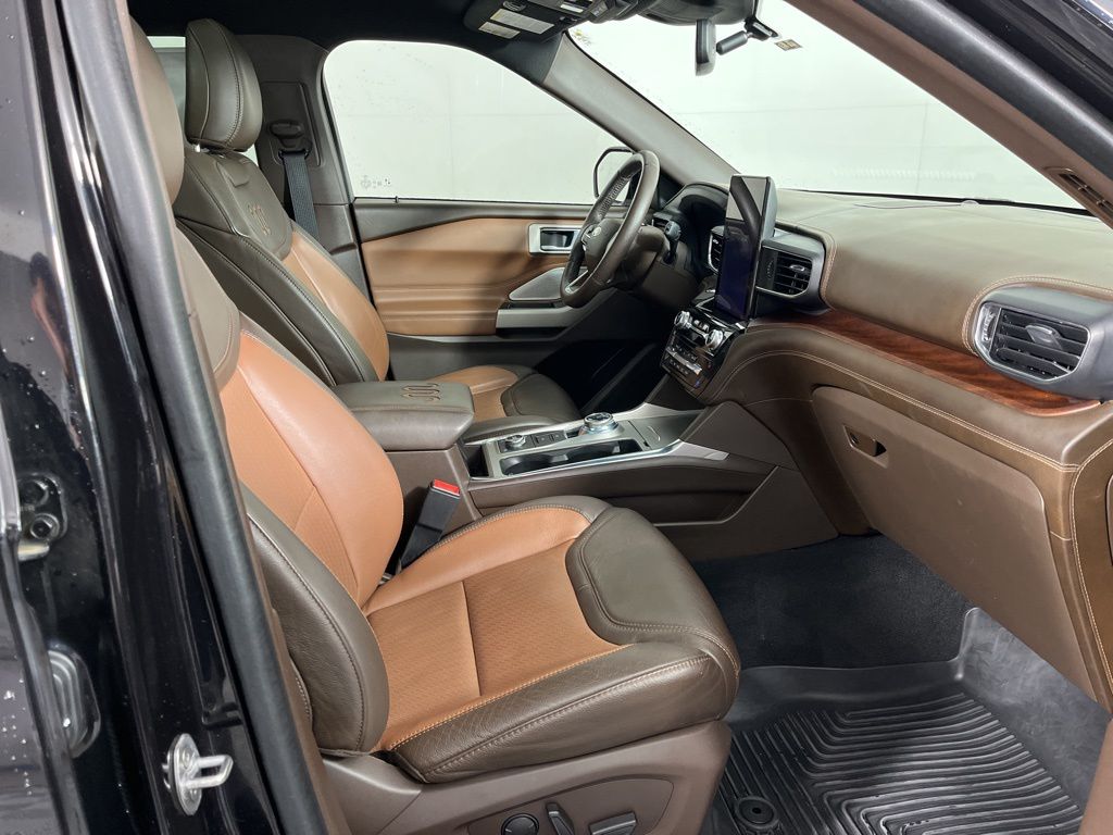 Thumbnail: 2022 Ford Explorer - 7