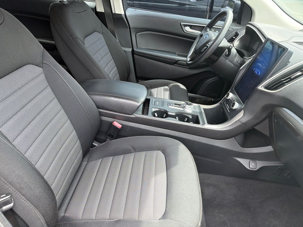 Used 2021 Silver Ford SE image 12
