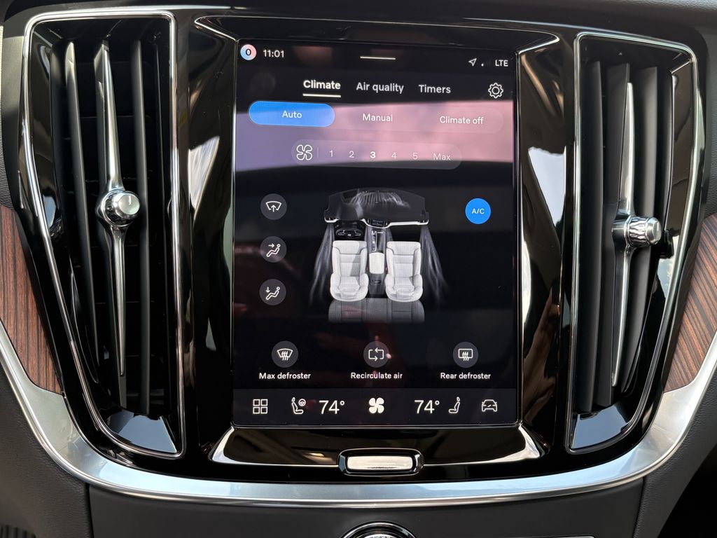 New 2026 Crystal White Volvo B5 Plus image 21