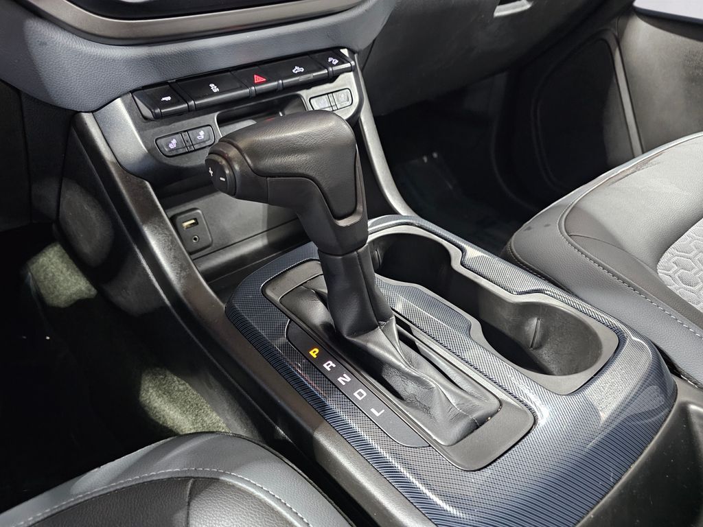 Used 2018 Red Chevrolet Z71 image 33