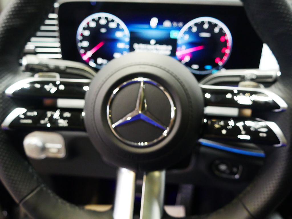 Thumbnail: 2026 Mercedes-Benz GLS - 29