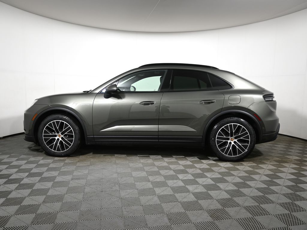 Thumbnail: 2026 Porsche Macan - 2