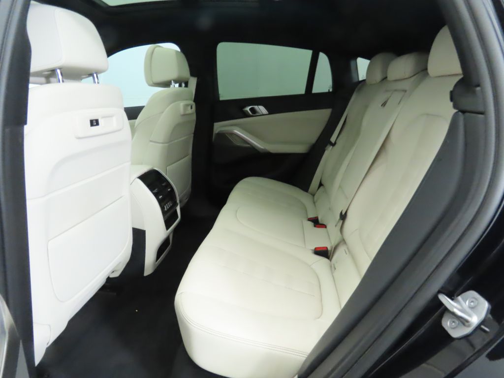 2022 BMW X6 M50i 22