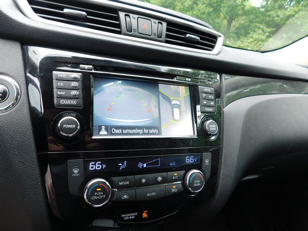 2014 Nissan Rogue SL 10