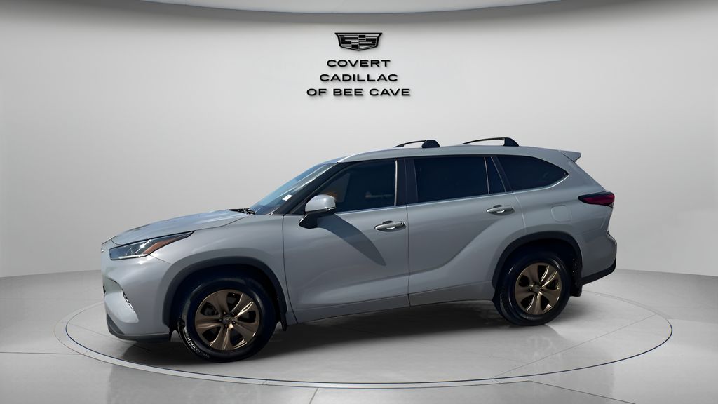 Used Car 2023 Toyota Highlander Hybrid  Bronze Edition For Sale Under $40,000 In Austin, Texas