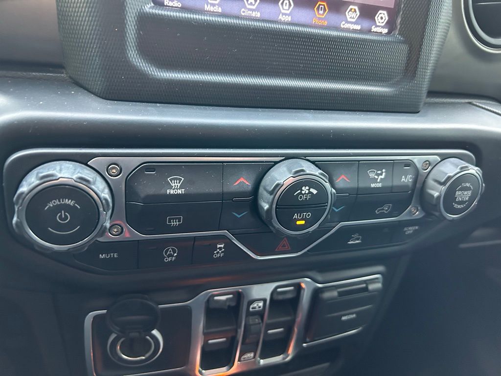 Thumbnail: 2020 Jeep Gladiator - 24