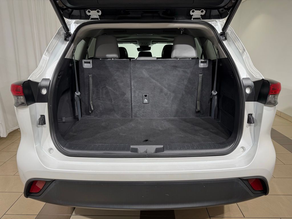 Thumbnail: 2022 Toyota Highlander - 12