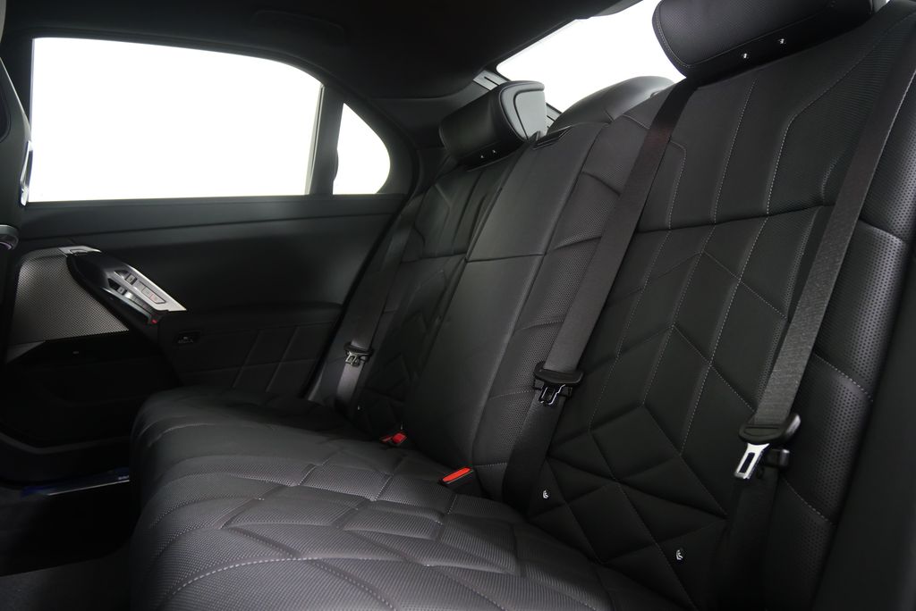 Thumbnail: 2026 BMW i7 - 16