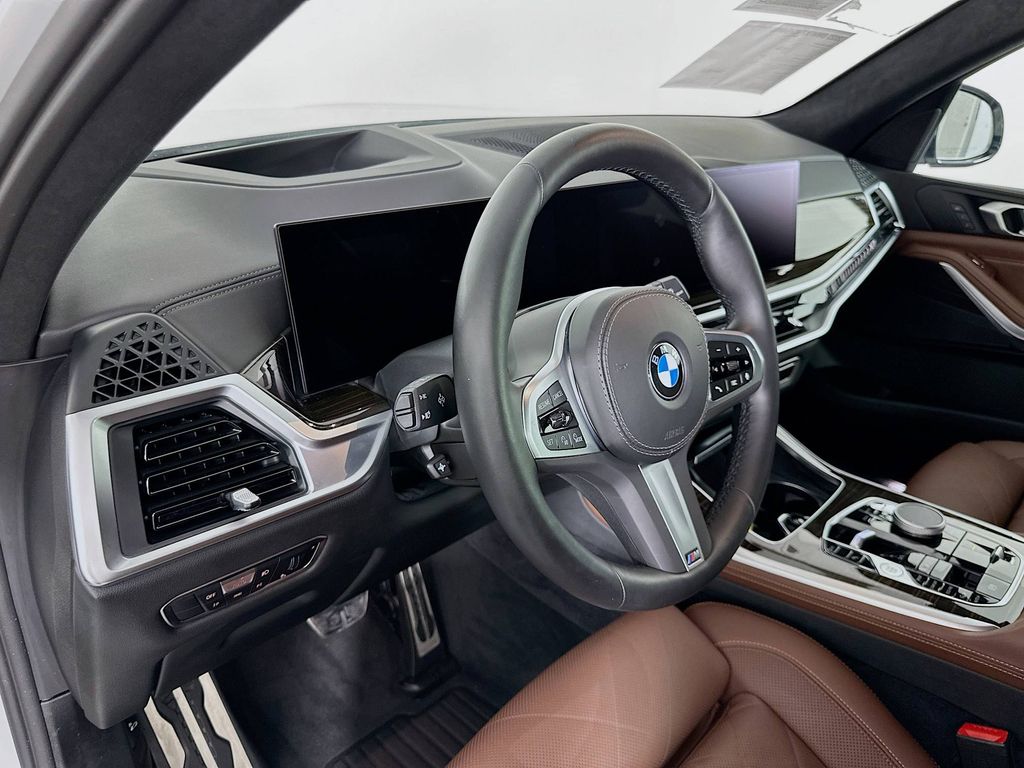Thumbnail: 2023 BMW X7 - 9