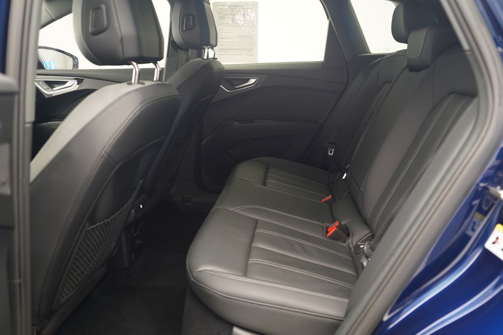 Thumbnail: 2023 Audi Q4 e-tron - 7