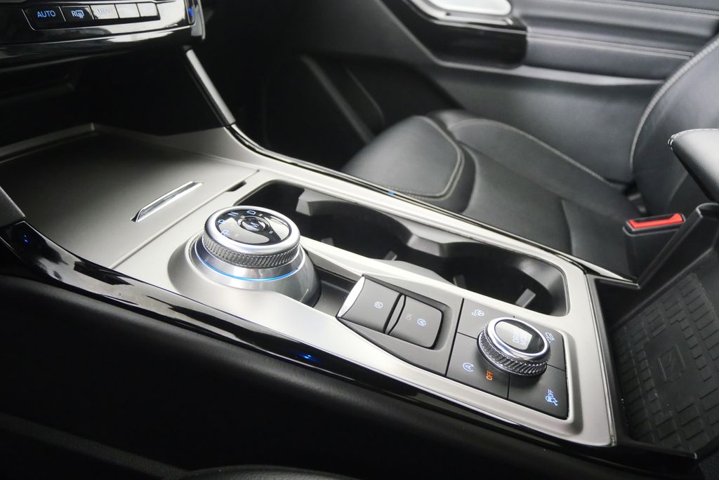 Thumbnail: 2021 Ford Explorer - 25