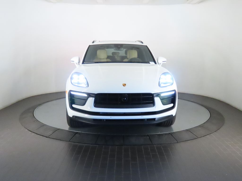 Thumbnail: 2026 Porsche Macan - 10