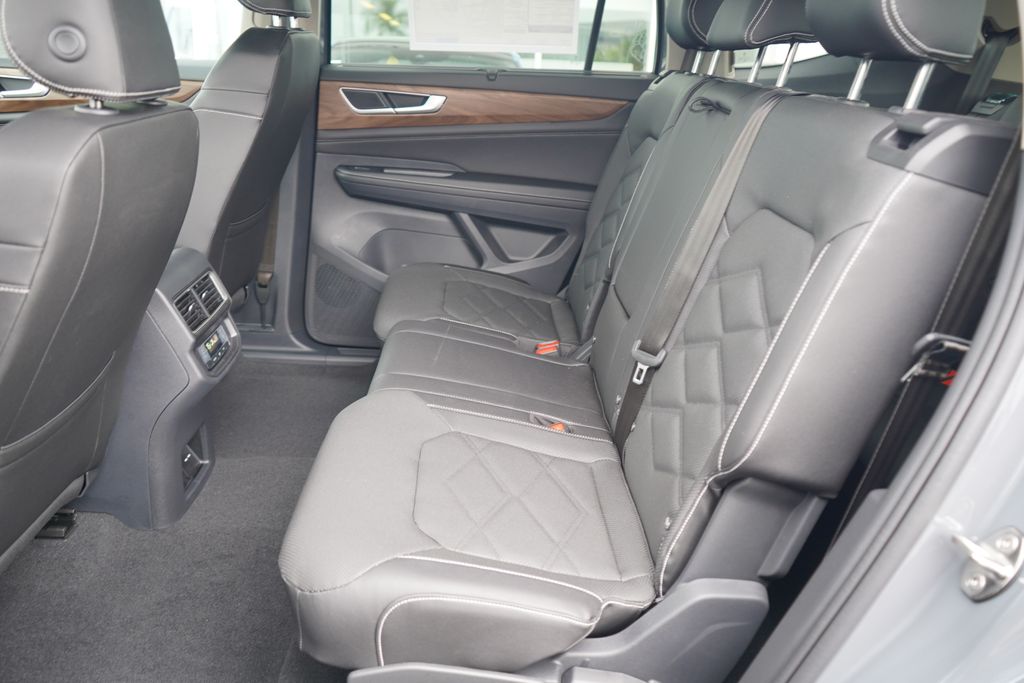 2025 Volkswagen Atlas SE 7