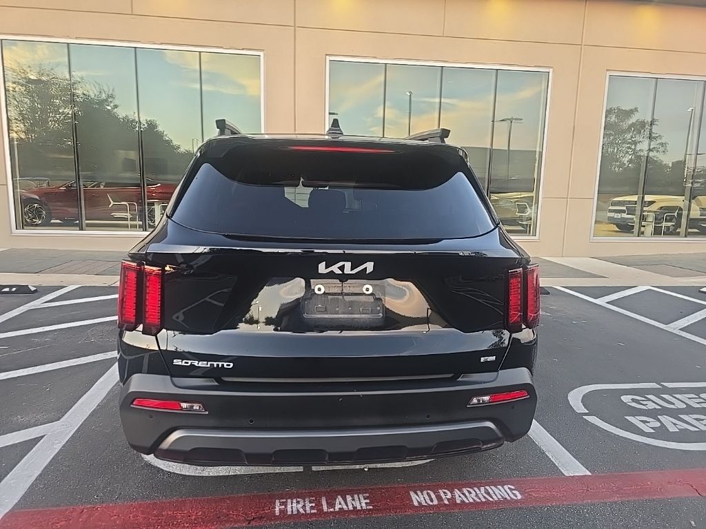 Thumbnail: 2023 Kia Sorento - 10