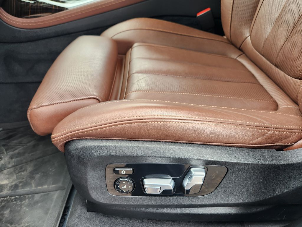 2021 BMW X7 M50i - Photo 14