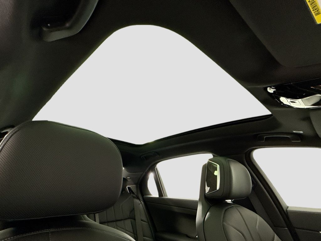 Thumbnail: 2026 BMW i7 - 17