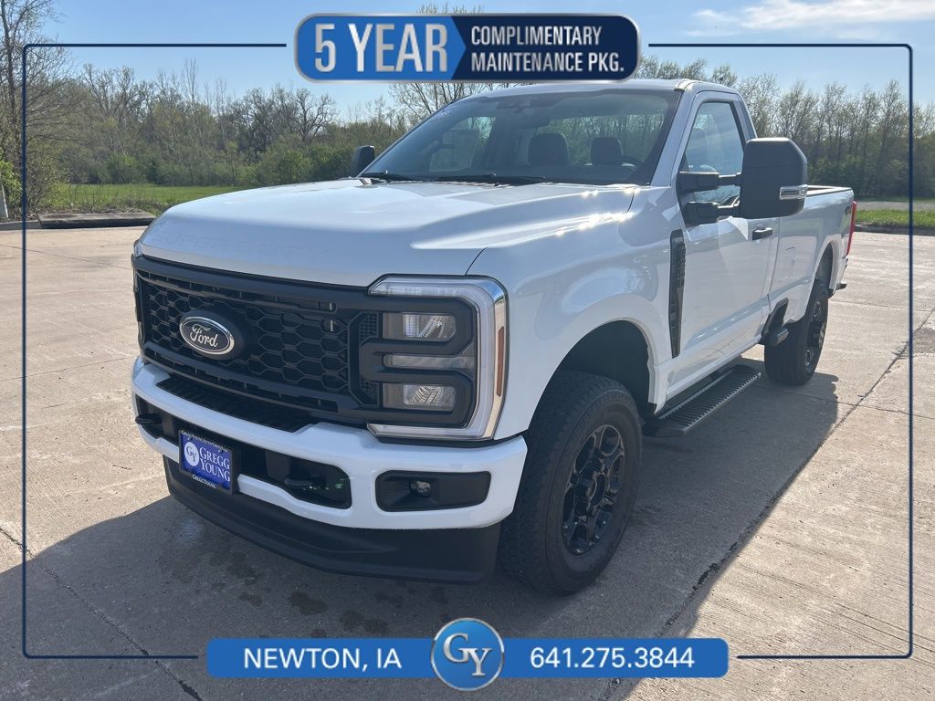Oxford White 2026 Ford F-250 Super Duty Pickup Truck Four-Wheel Drive Automatic