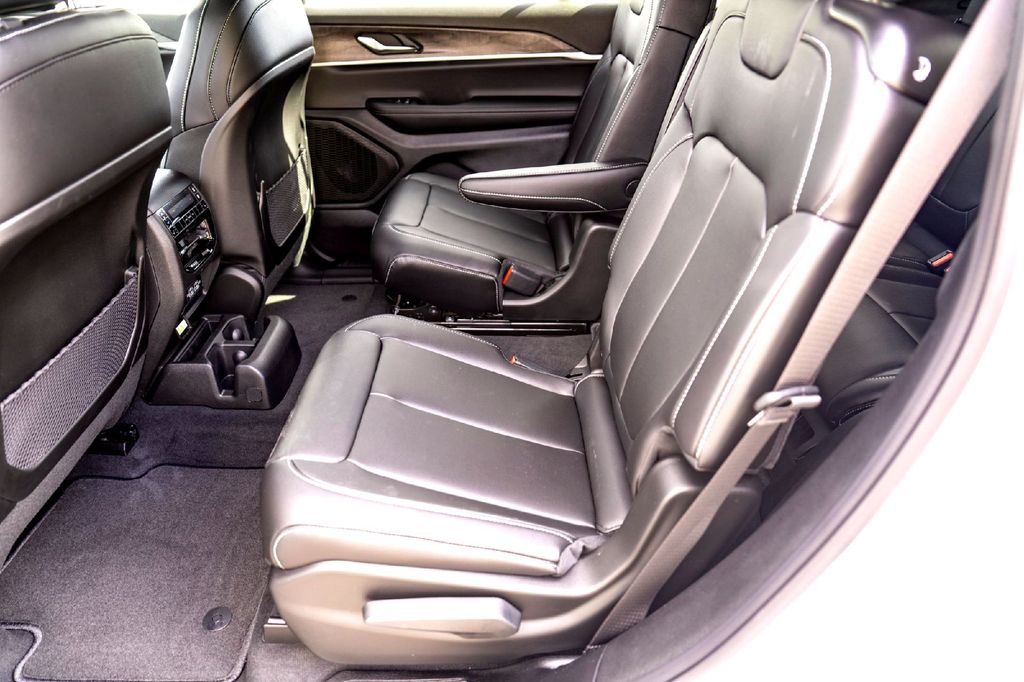New Car 2025 Jeep Grand Cherokee L  Limited For Sale Under $50,000 In Taylor, Texas