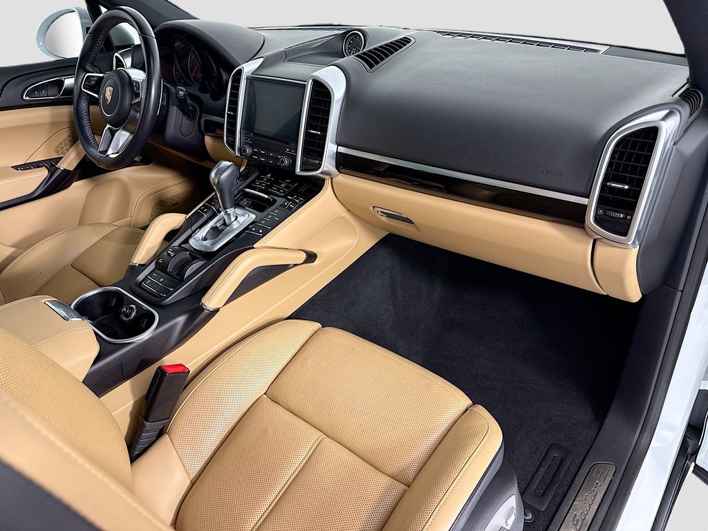 Thumbnail: 2017 Porsche Cayenne - 17