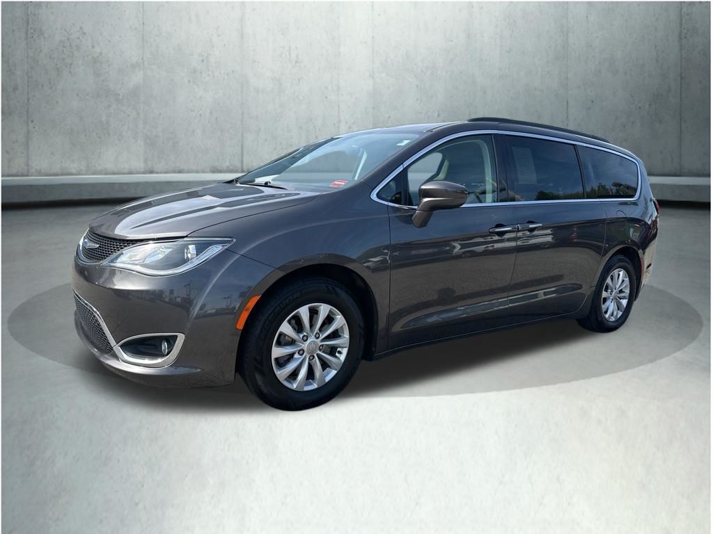 2018 Chrysler Pacifica Touring Plus's photo