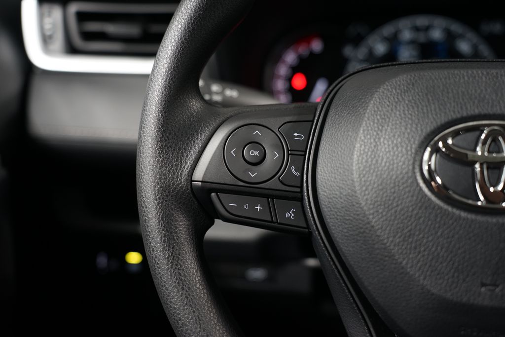 2025 Toyota RAV4 XLE 14