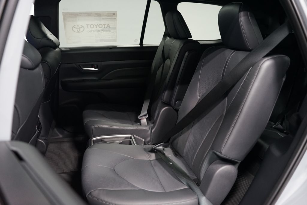 Thumbnail: 2025 Toyota Grand Highlander - 31
