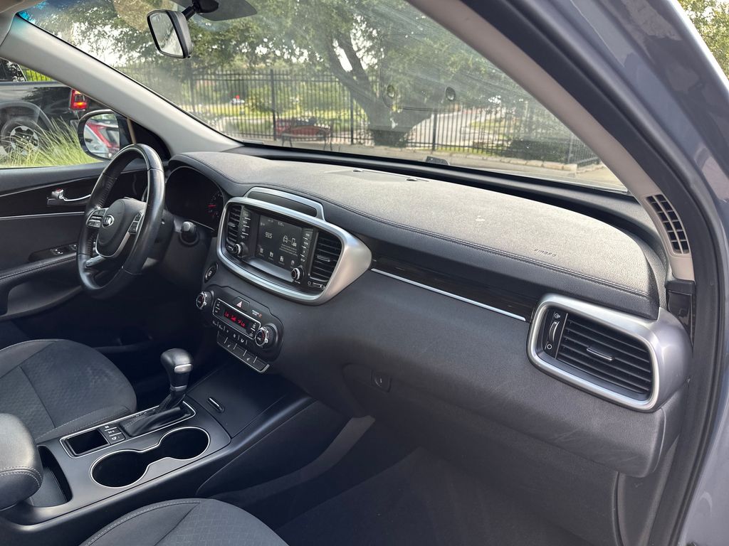 Used 2020 Silver Kia S image 37